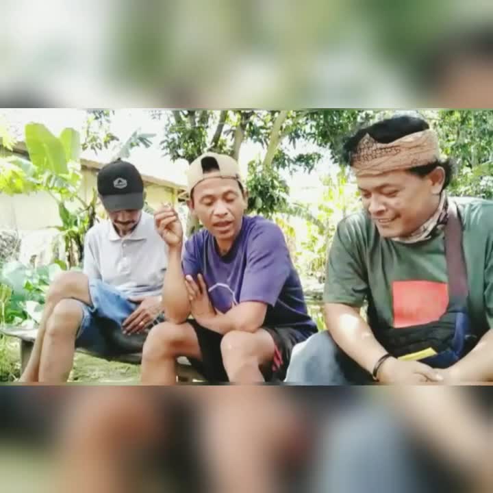 Bismillah.. Ini video saya Mang Powek & Bah Miad sama Figuran Mang Jalill, dengan Judul Obrolan Spontan, cuma sayangnya pake bahasa sunda.. 