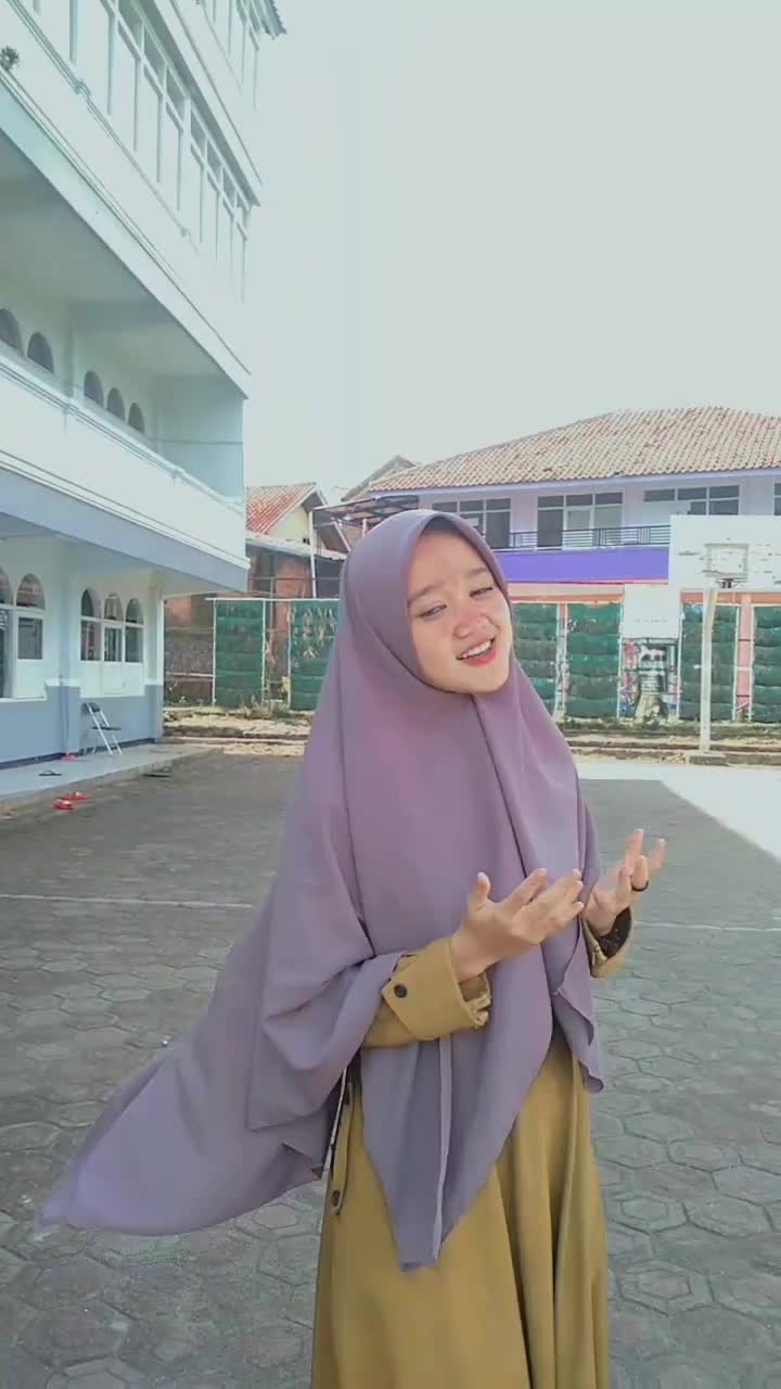 nama saya siti sarah kurotul ain,saya lahir di sinar bandung 01 mei 2002,saya berasal dari daerah lampung selatan,sholawat robbi kholak🙏