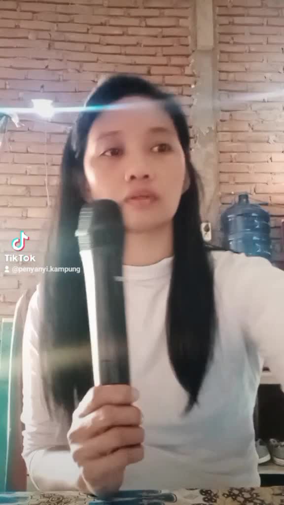 nama saya Karmila, alamat jln Malino Samaya ,Gowa Sulawesi Selatan,umur37 , judul lagu Mengejar Badai 