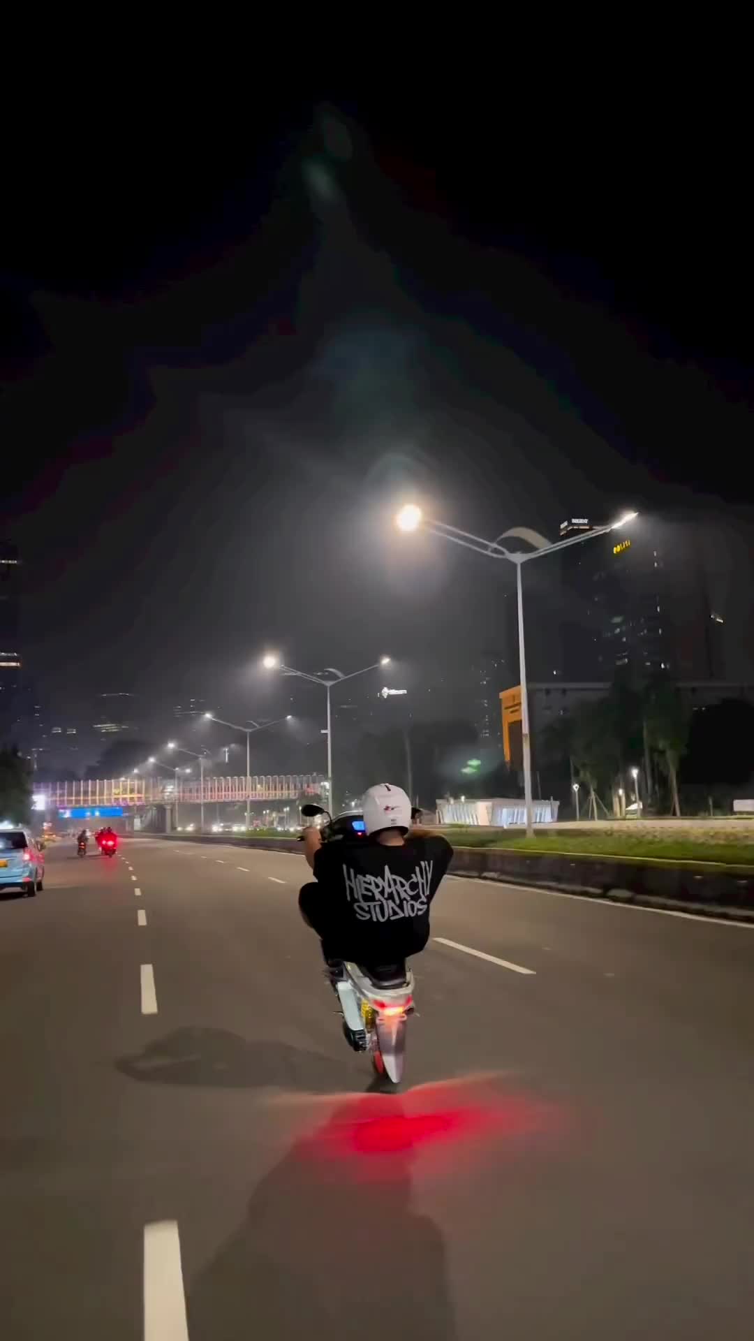 ketika pacar ngabarin orang tuanya lagi di luar kota kaga pulang malem ini