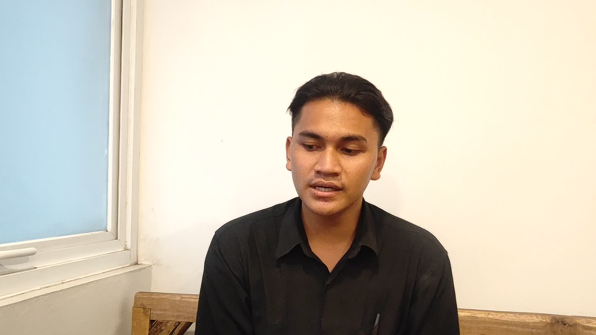 Nama : hizkia mulyana / Umur : 17thn / Alamat : Bandung 