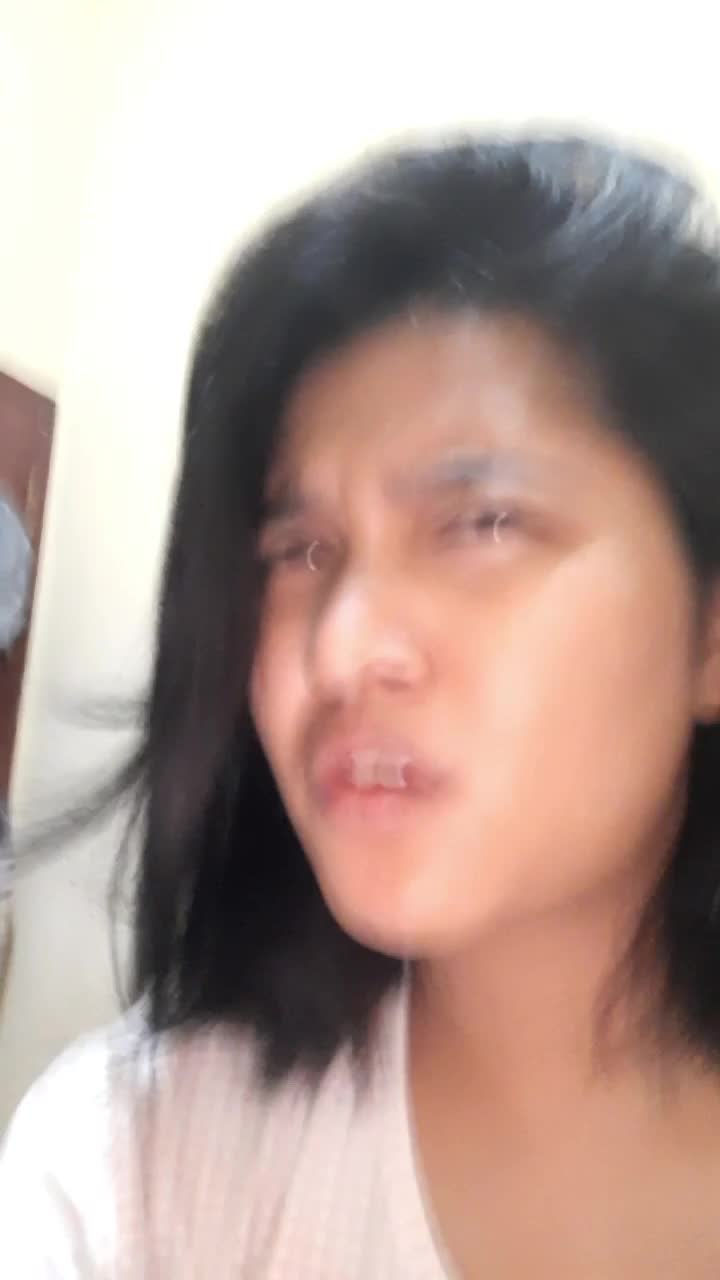 lagian gw lagi ngembangin rambut, nape lu beliin topi,,,, rusak  donk rambut guwehhhhh