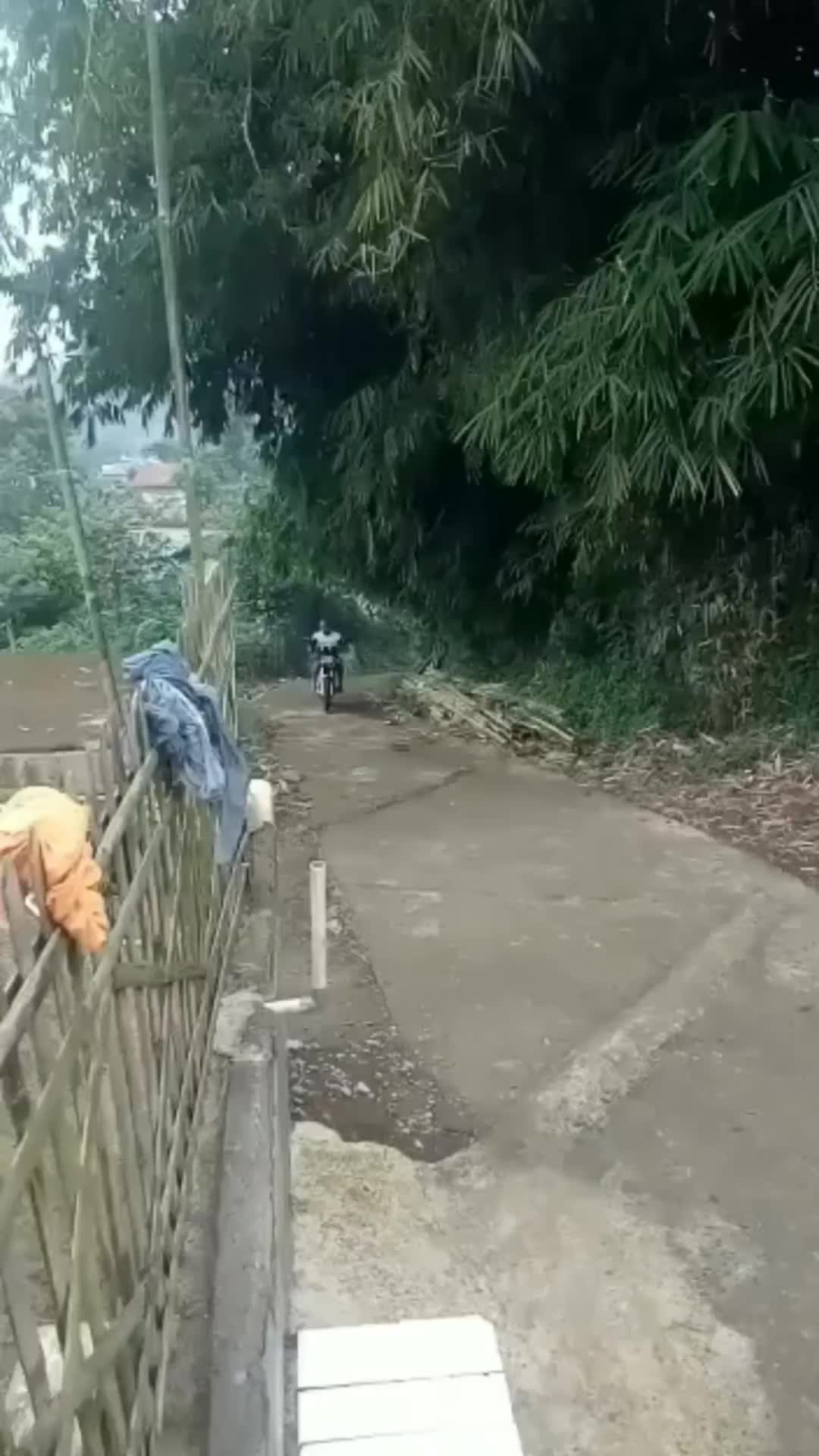 terlalu bersemangat