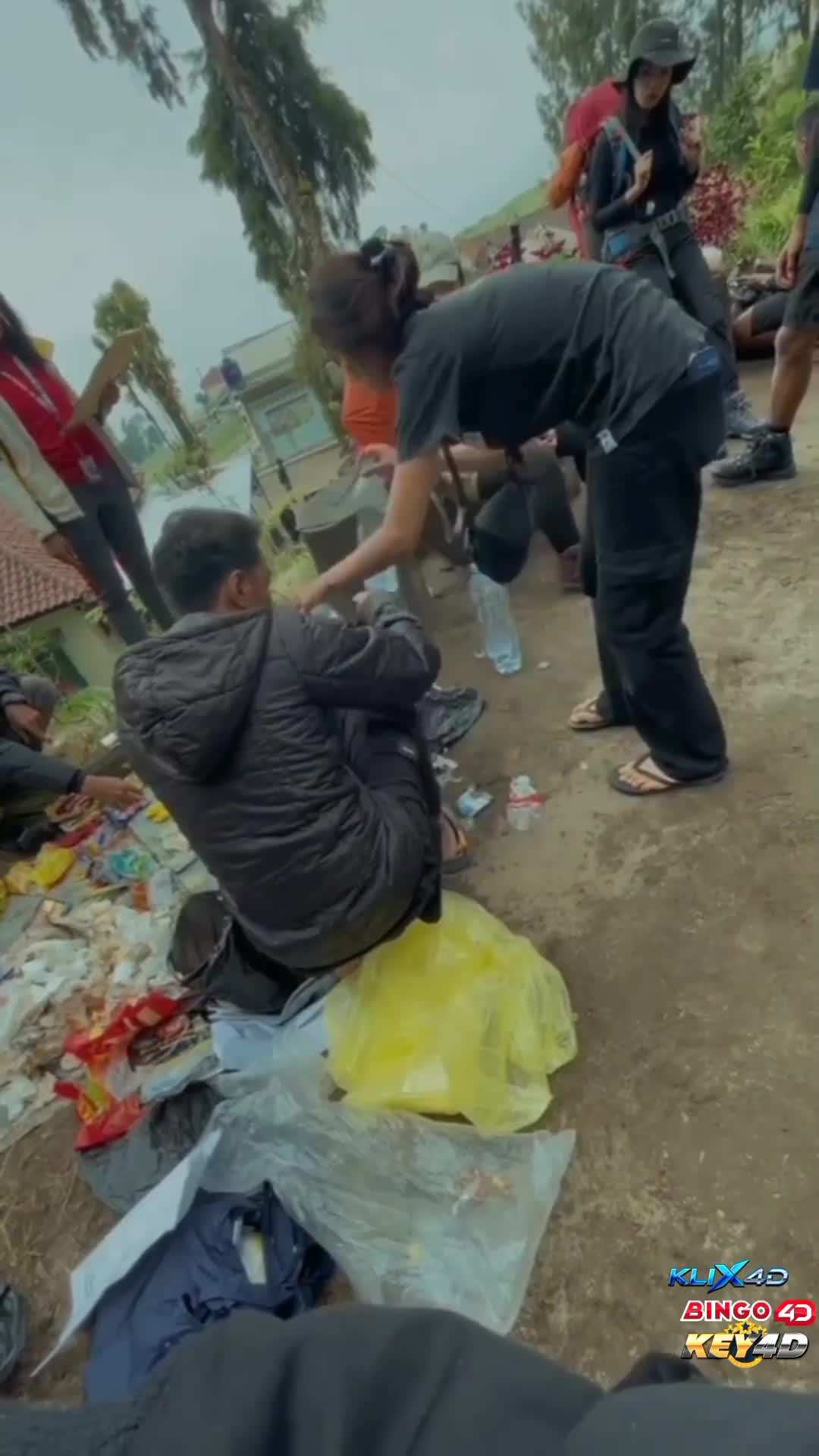 Sapa yang pernah ngalamin ini juga? Semoga bisa ditiru dan diterapkan di seluruh gunung.