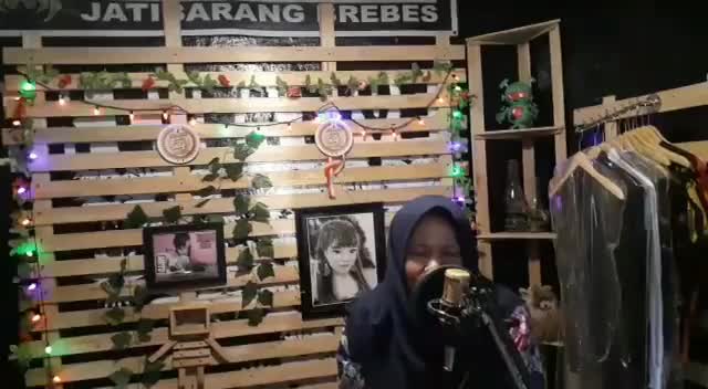 Nama:Siti Habibatun Umur:22tahun Kota:Tegal,Jawa Tengah Lagu:Sholawat Nadliyah