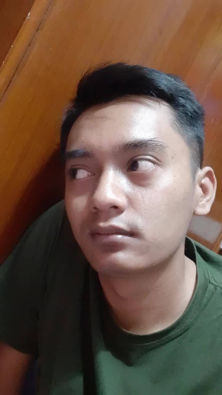 memandangmuu...