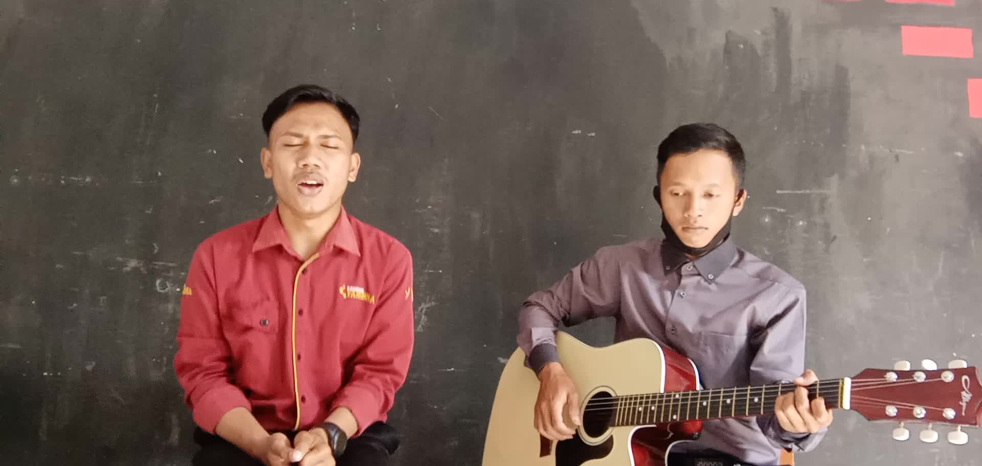 KDI 2021 JENI TRIONO GARUT 21TAHUN DOA SUCI, suaranya menyayat sekali,diiringi gitar mantap,semoga lolos aamiin #ONLINEAUDITIONKDI2021