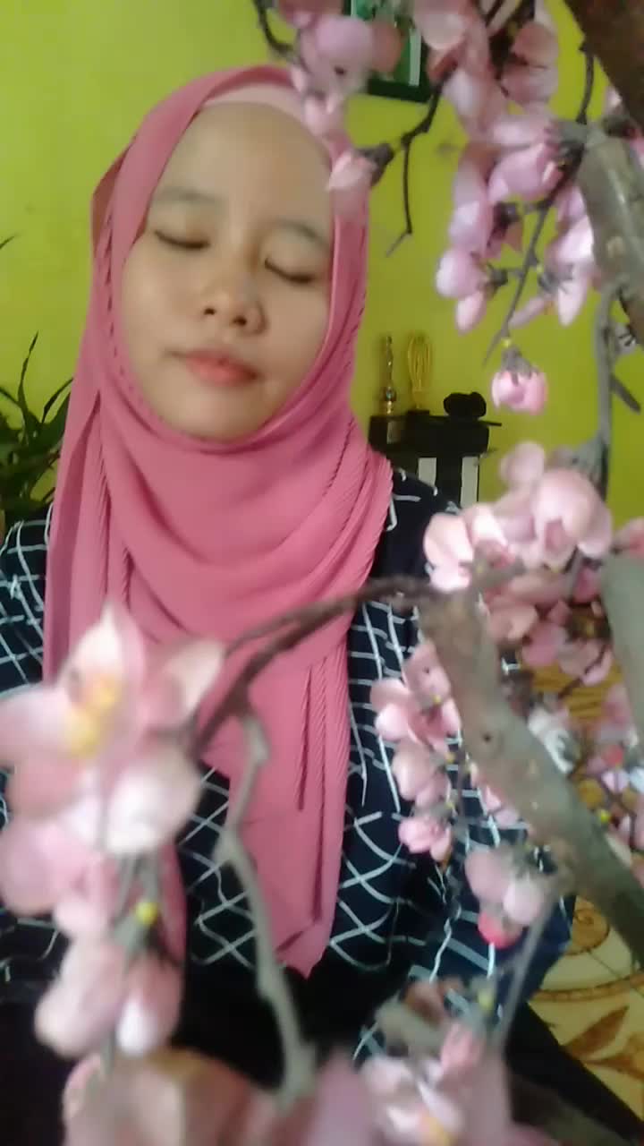 bismillah nama #intanindriyani usia#19thn #subangjawabarat...cover lagu#alqolbumutayyam  & #muhasabah cinta #thevoiceoframadhan2022