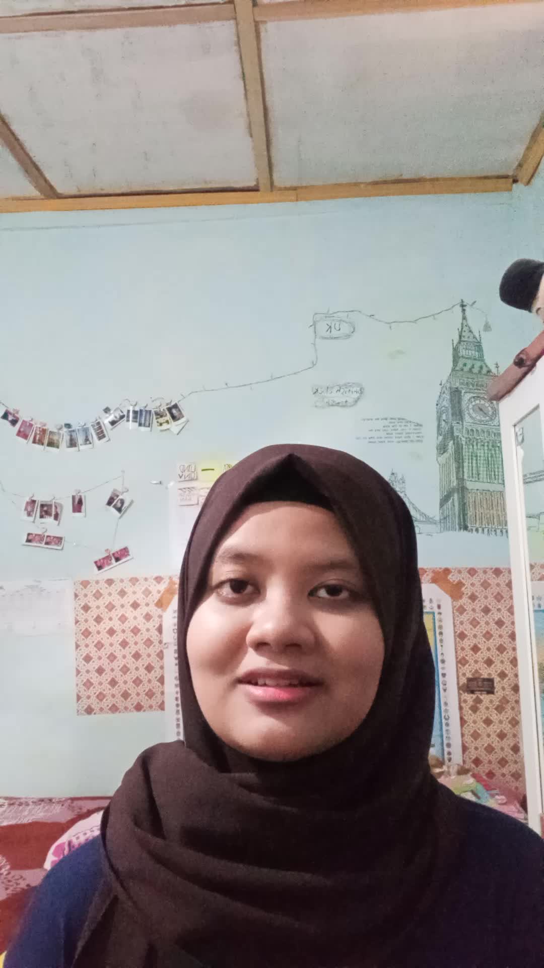 Assalamu'alaikum . Perkenalkan nama saya Naswa . Usia 16 tahun . Asal dari Yogyakarta. Terima kasih. Wassalamu'alaikum
