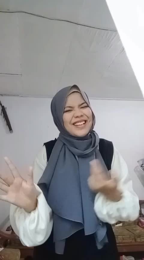 XFI2021 SOLO RATU HANUM DAMAYANTI 18 TAHUN (SURABAYA) COULD IT BE - JUST A FRIEND TO YOU - WEAK