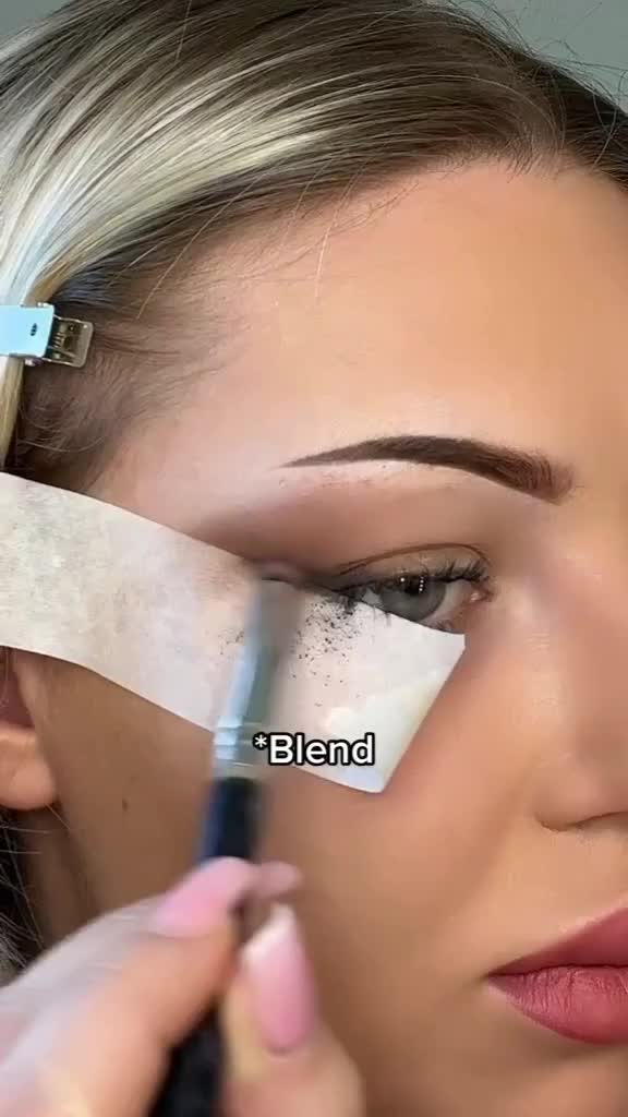 Pake eyeliner tanpa eyeliner?!