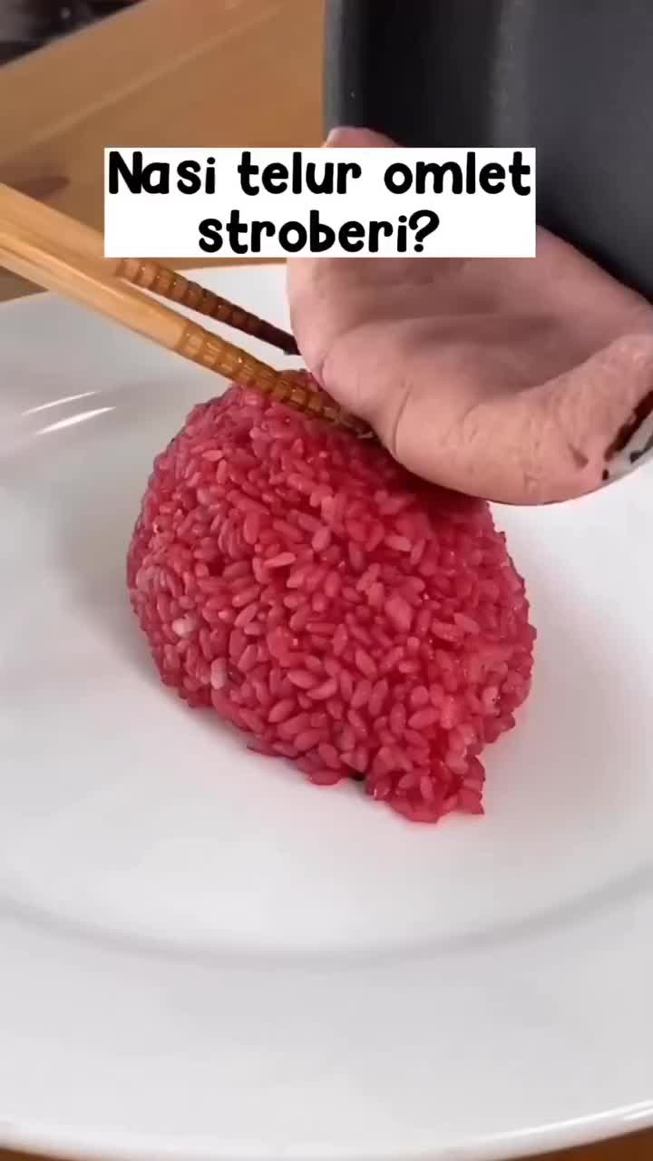 Nasi Omelette Stroberi
