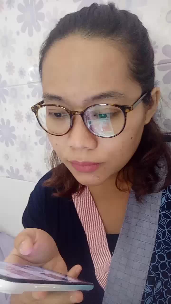 udah gk kenal eh ganggu orang scroll aja  