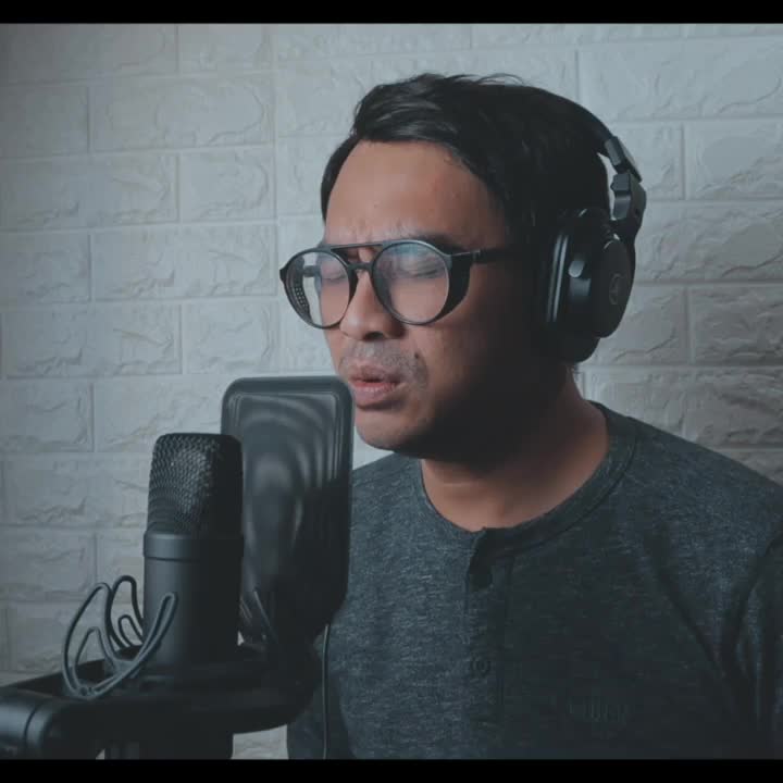 "Tanpa Batas Waktu" original song by Ade (Govinda) Ft Fadli (padi).  Cover by Sandy Setiawan #RCTIPlusTanpaBatasWaktuCover #IkatanCinta