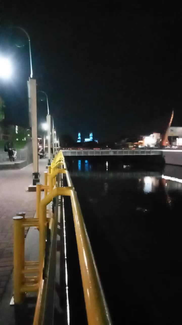 MENIKMATI MALAM DI BENDUNG TIRTONADI
