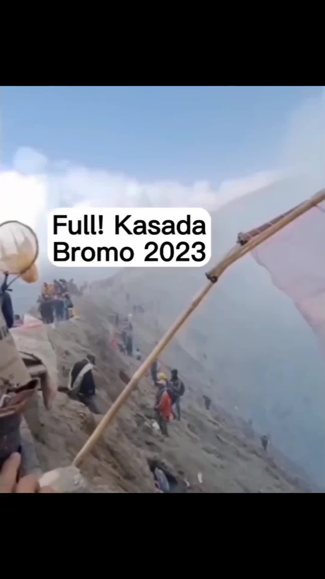 Inilah kepadatan perayaan Yadnya Kasada 2023 di area  Bromo yang diselenggarakan pada hari Sabtu tanggal 3-5 Juni kemarin 