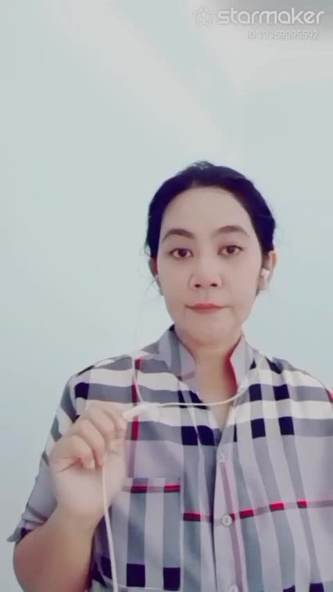 cover lagu ( Meriah suasana hari raya by Siti Nurhaliza  ) ... Titik irianingsih 