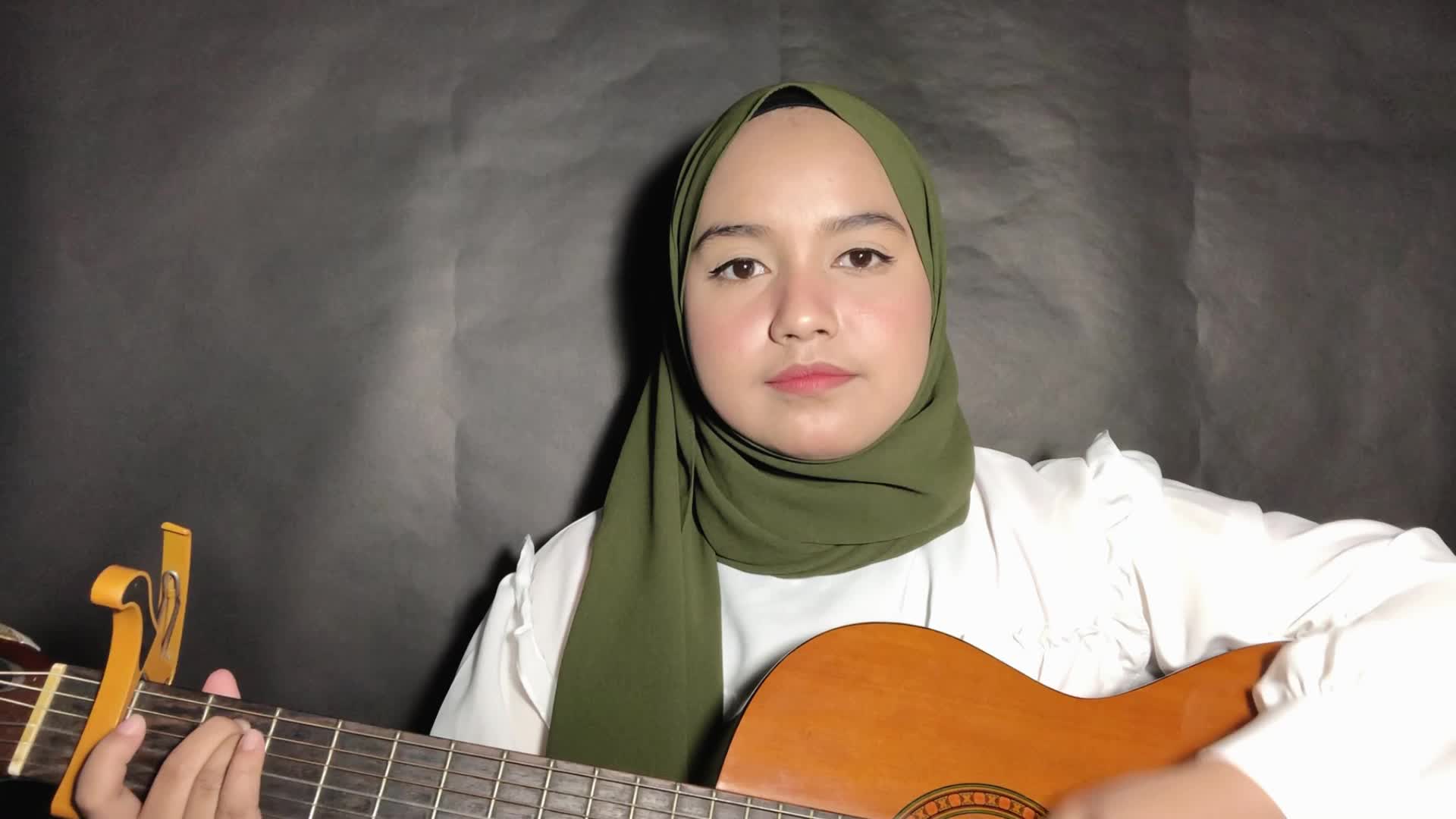 Allah Allah Aghisna (Cover) Guitar Version by Rahayu Kurnia.. Merdu dan Syahdu Banget!! #voiceoframadhangtv
