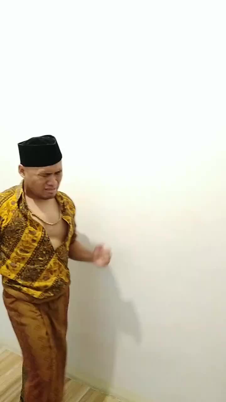 Ekspresilo ketika bangun tidur udah denger orang marah marah ga jelas. .😅😅😅