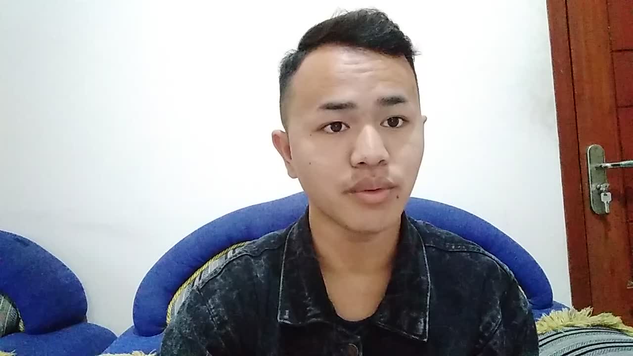 Hallo nama saya Ahmad Fatoni usia saya 19 alamat saya di Pemalang Jawa tengah Hobi saya menyanyi saya menyanyikan lagu engkaulah takdirku 