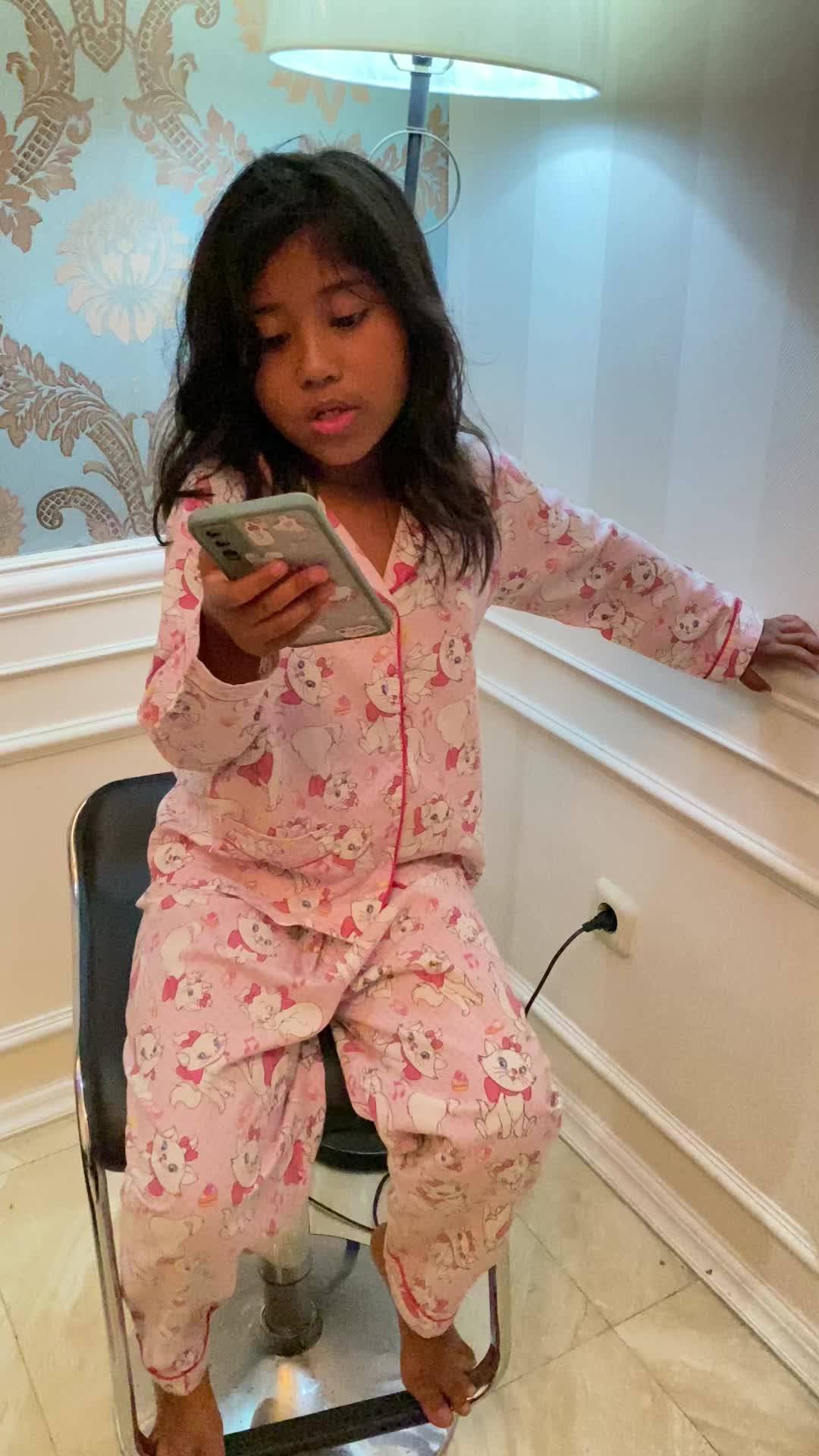 Stephanie Putri (8yo) First love 