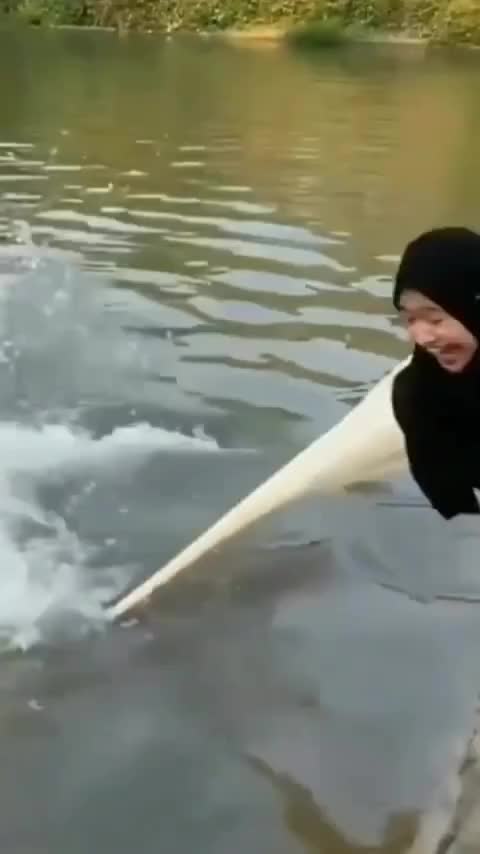 Manusia Tangan Panjang