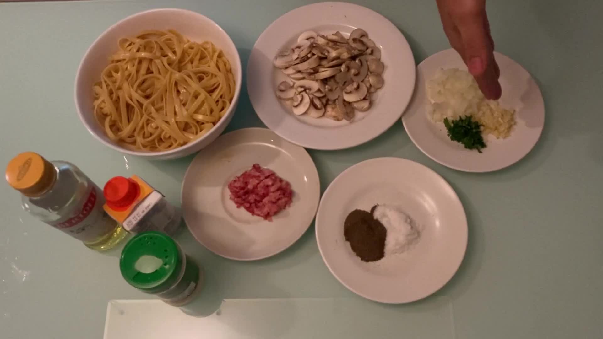 GAMPANG BANGET CARA MEMBUAT CREAMY FETTUCCINE WITH BEEF AND MUSHROOM. #onlineauditionmci9