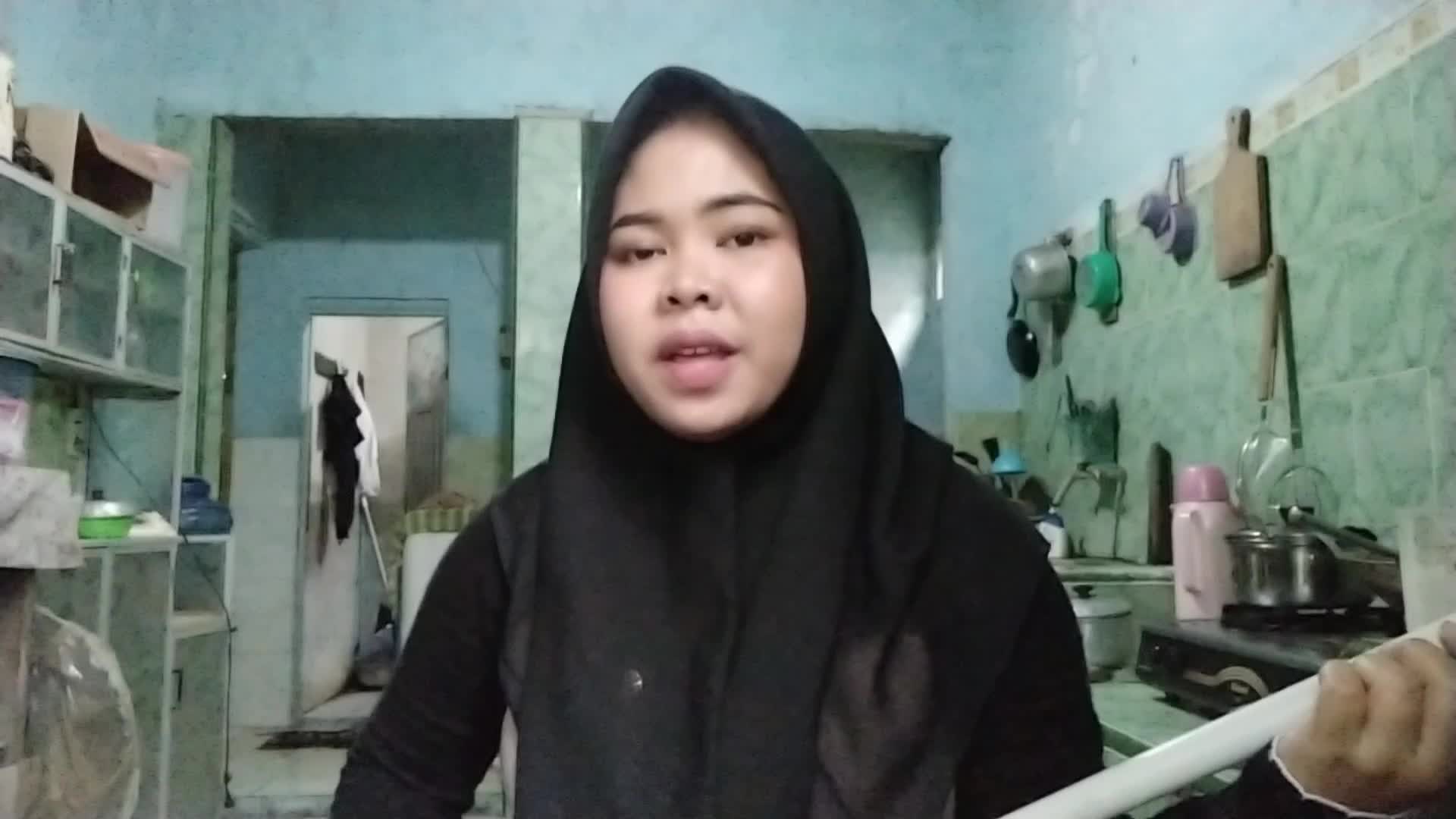 Walaupun suara pas"an yg pnting usaha dulu, ngomong" saya juga seorang gitaris ,gitaris bodong wkwkw #voiceoframadhangtv