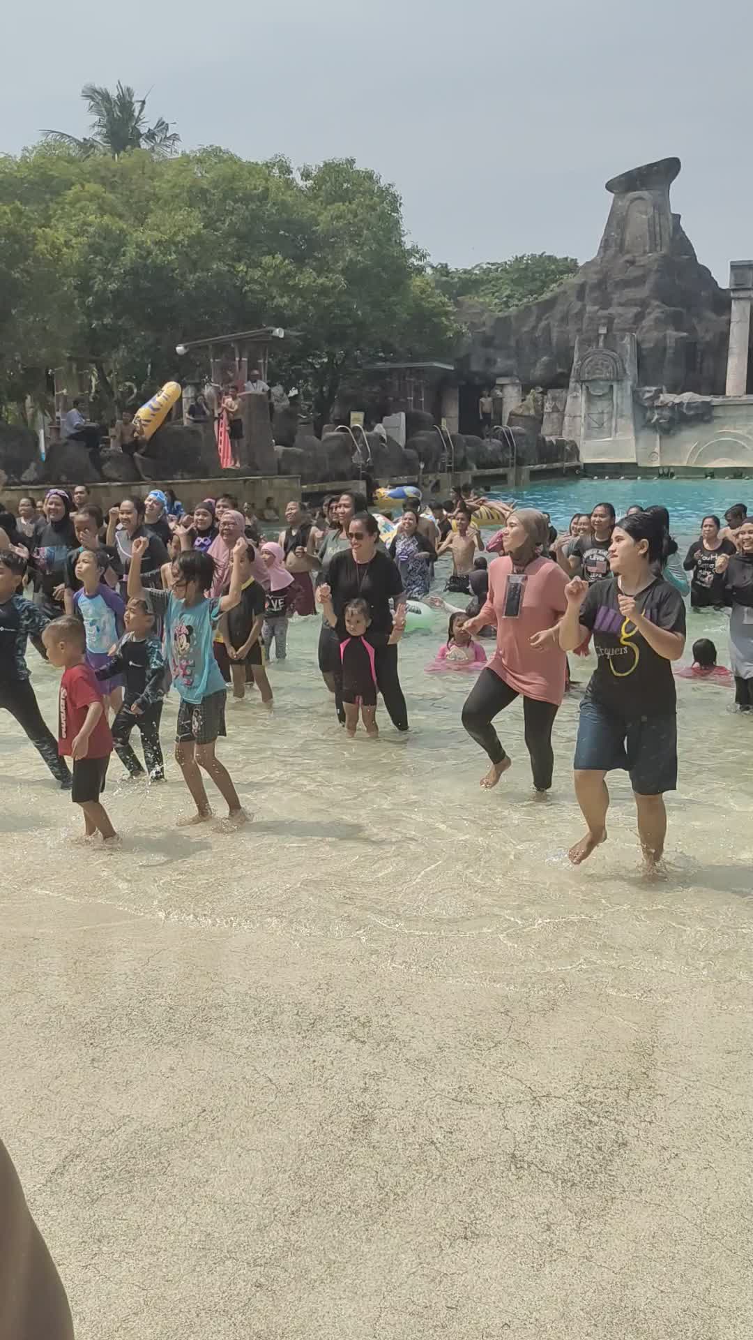 Yuk Senam di akhir buLan bersama aLya n famiLy di buang sayang toLong bantu Love vote foLow share coment thanks for watching