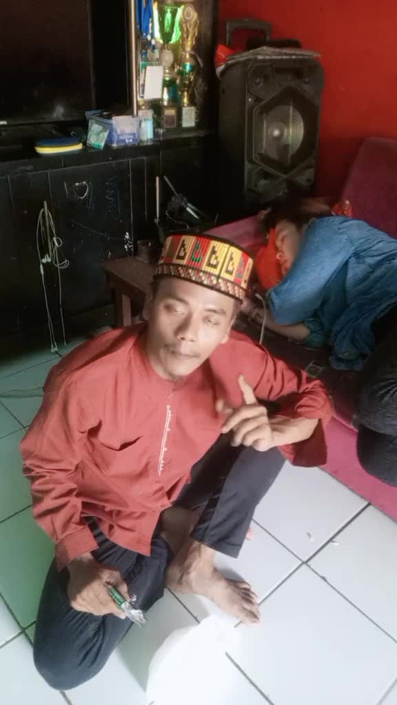 perbaiki ibadahmu maka Allah akan memperbaiki hidupmu