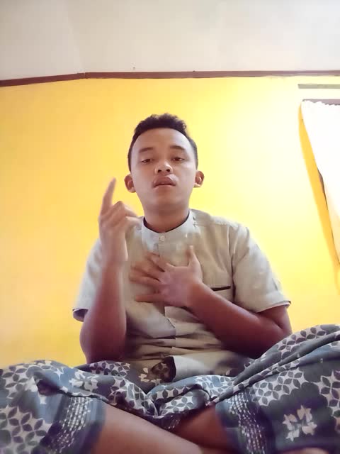 Assalamualaikum wr wb. perkenalkan nama saya Muhamad sarta Hermawan umur 20 tahun dari Bogor mudah mudahan saya lolos voice of ramadhan