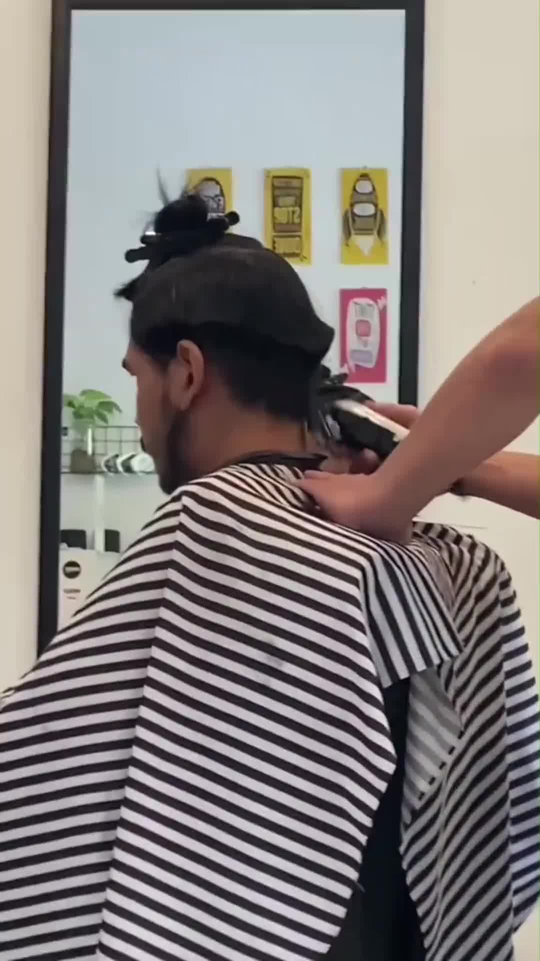 Kamu siapa? Langsung jadi beda orang 😅
