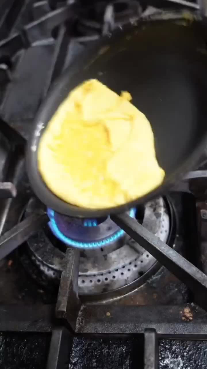 Proses Membuat Omelette