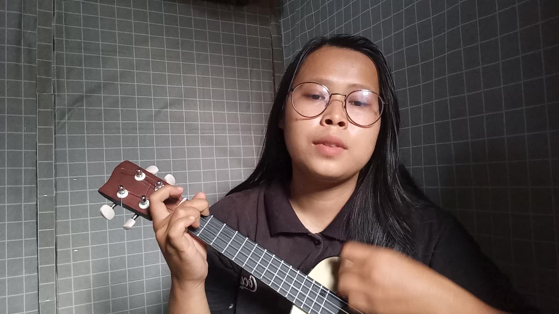 nama :rizki budiarti , usia :22 thn asal : Malang jawa timur  #ONLINEAUDITIONRISINGSTARINDONESIADANGDUT