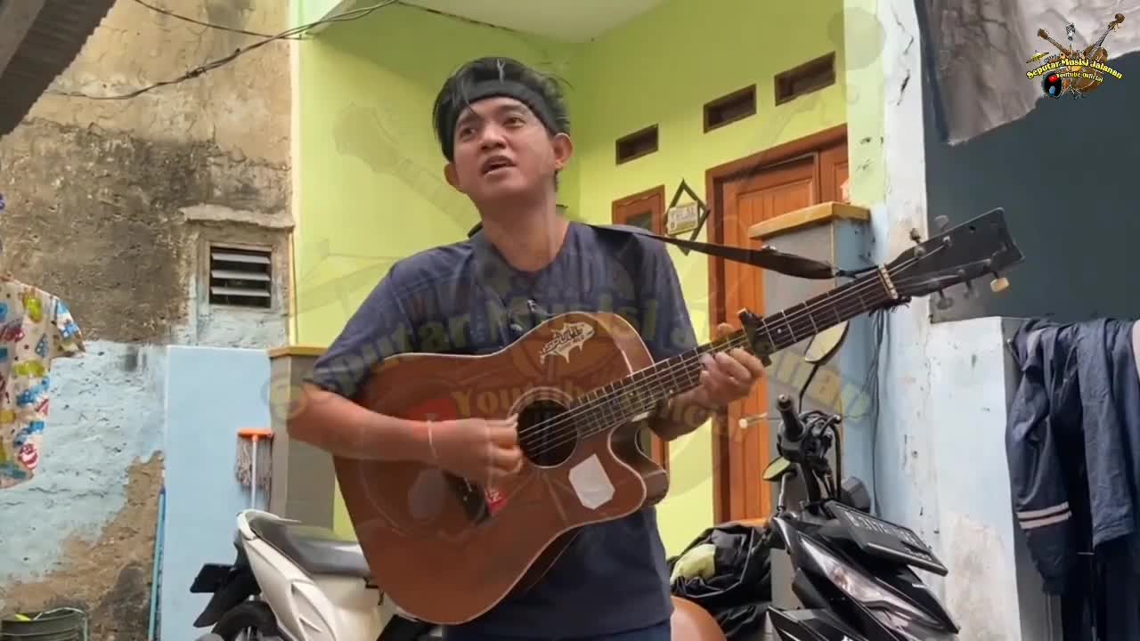 Trisuaka - Aku Bukan Jodohnya Cover Pengamen Jalanan Suara Emas