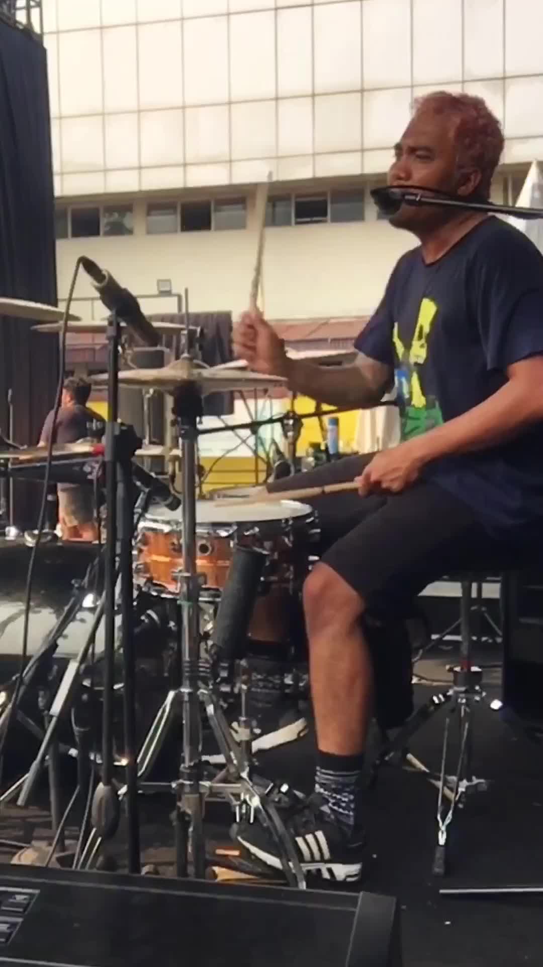 Main serong Soundcheck