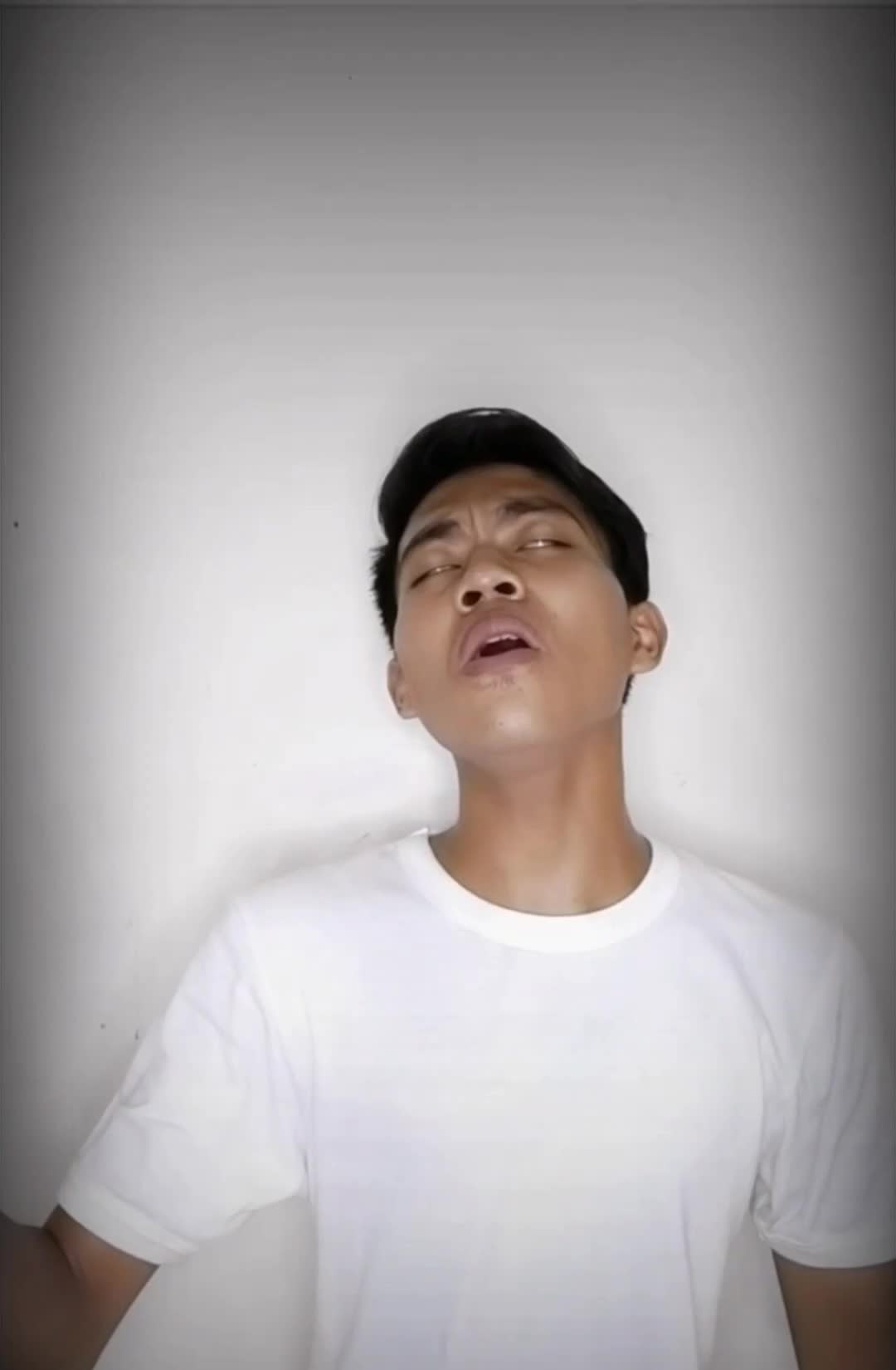 Nama: ilham rafiansyah, asal Daerah :Kota probolinggo jawa Timur,Usia :22tahun, lagu:Kiblat Cinta#onlineauditionrisingstarindonesiaDangdut 