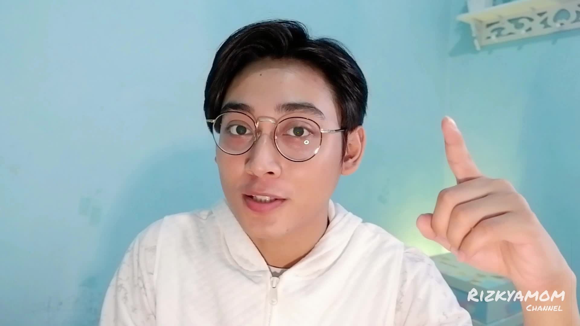 halo saya Rizky Arif maulana serang banten ini adalah bakat saya yaitu melukis..di video ini saya melukis dgn teman paint like jungkook bts