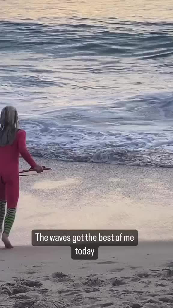 senang melihat ombak