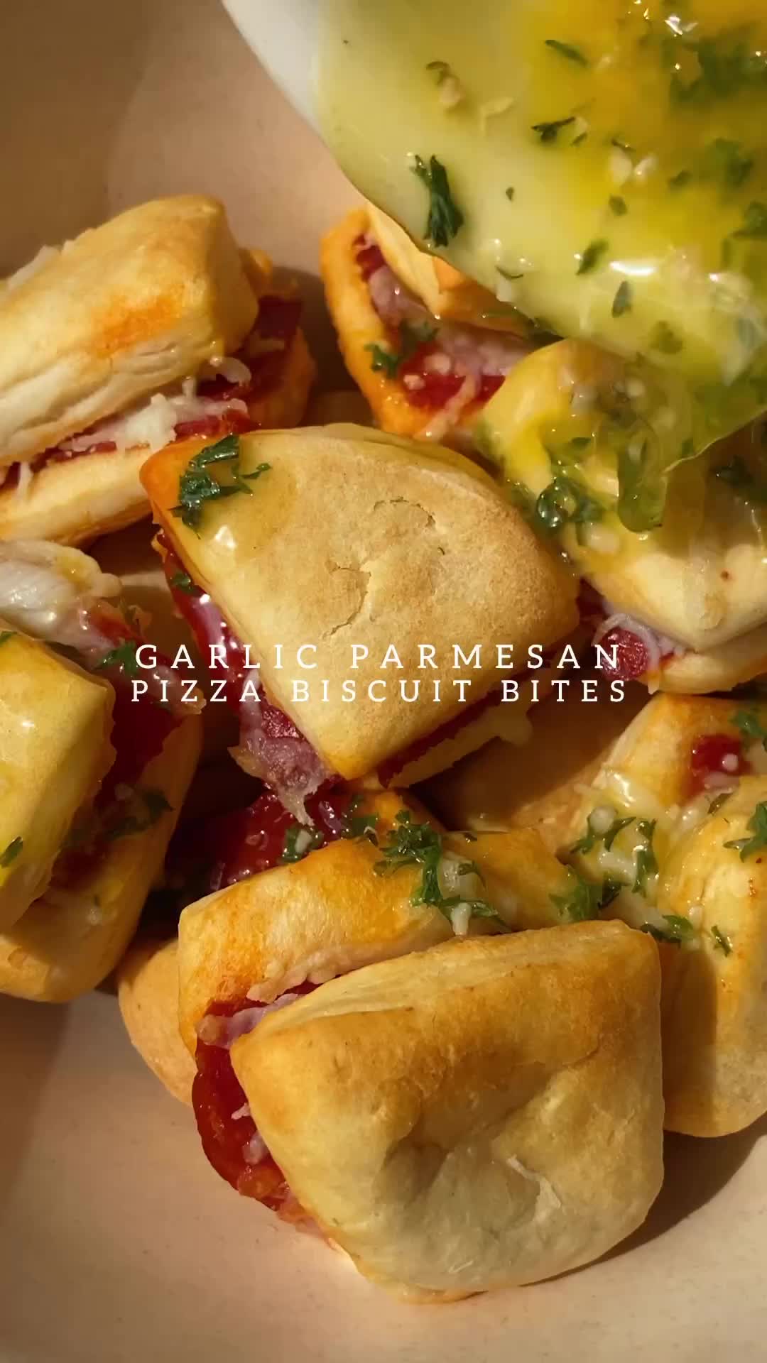How to make garlic parmesan pizza bites