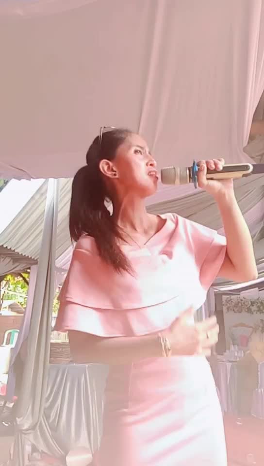 nama :amelia madu,asal pangndaran jawabarat,lagu doa suci,yg mau brteman / butuh hiburan 085810512656