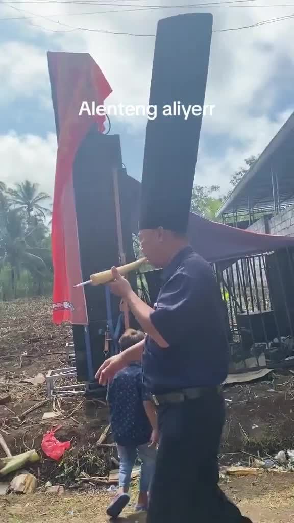 Peci Pencakar Langit