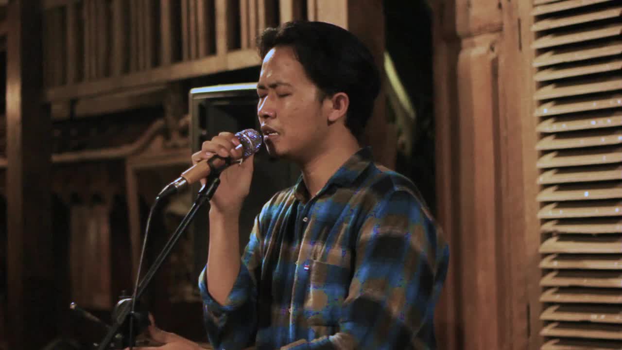 XFI2023 SOLO ADITYA PAMUNGKAS 24 DEPOK UNTUK PEREMPUAN YANG SEDANG DALAM PELUKAN 