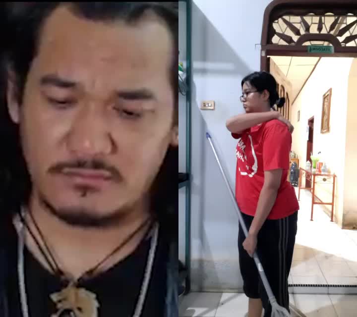 ngedengerin nasehat sambil garuk2. panuan kali nih orang yak?