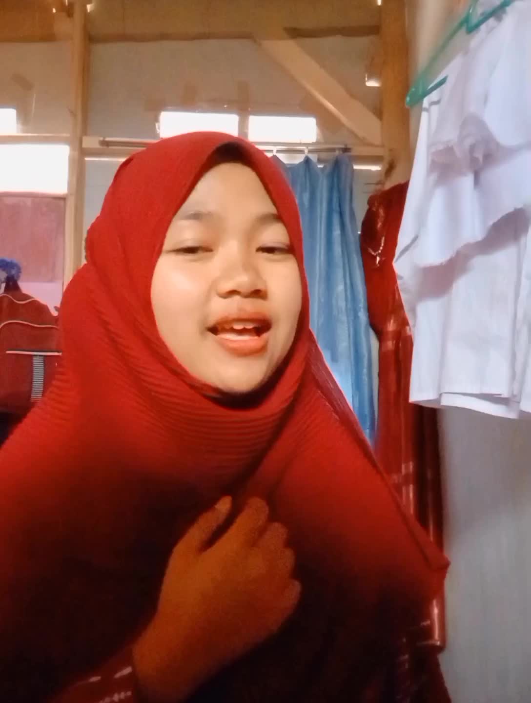 Hallo perkenalkan namaku Rifa Nur Anisa, aku berumur 15 tahun, aku berasal dari Sukabumi Jawa barat, aku mengikuti agar aku bisa beli rumah
