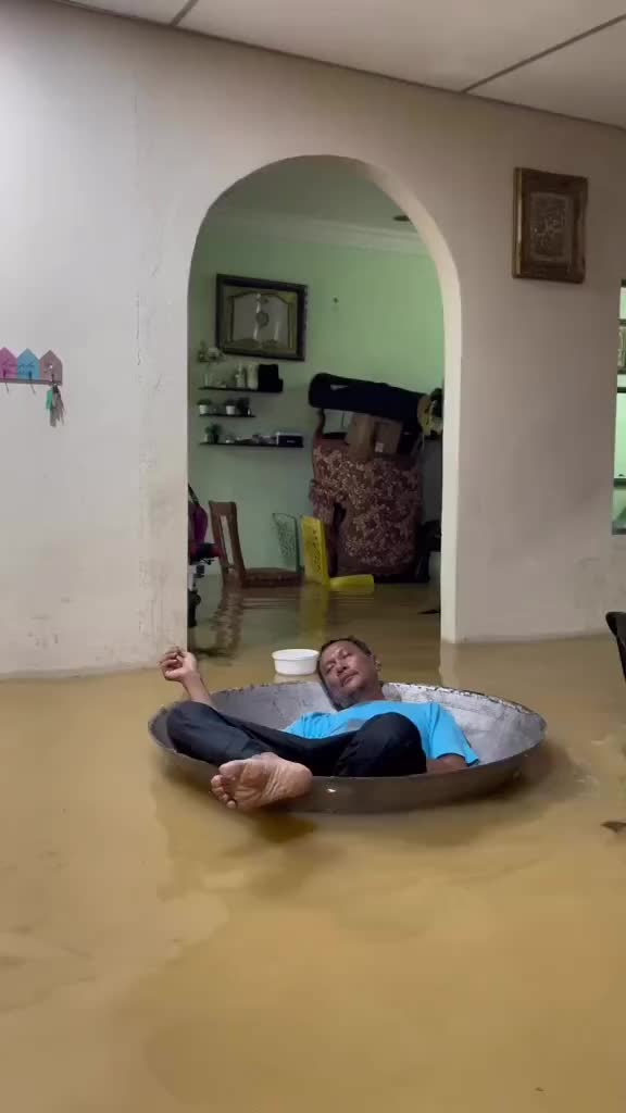Udah Pasrah Dengan Keadaan