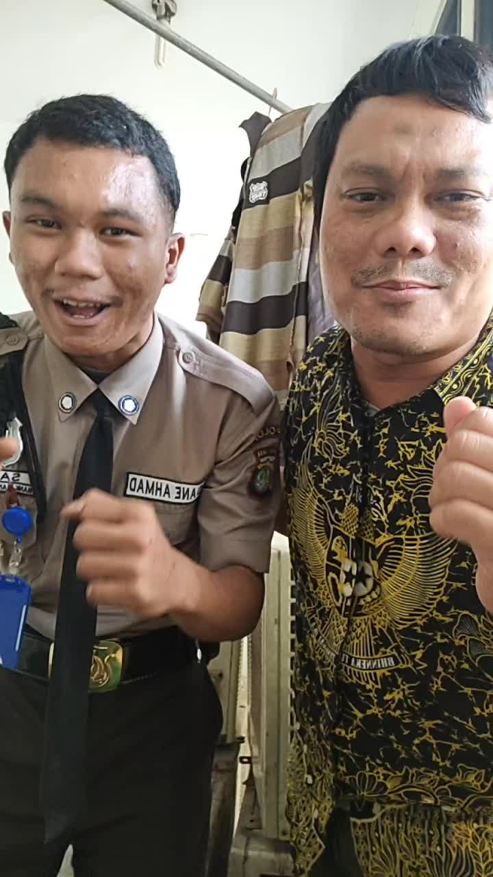 (Komentator bareng pak security) di buang sayang toLong bantu Love vote foLow share coment thanks for watching