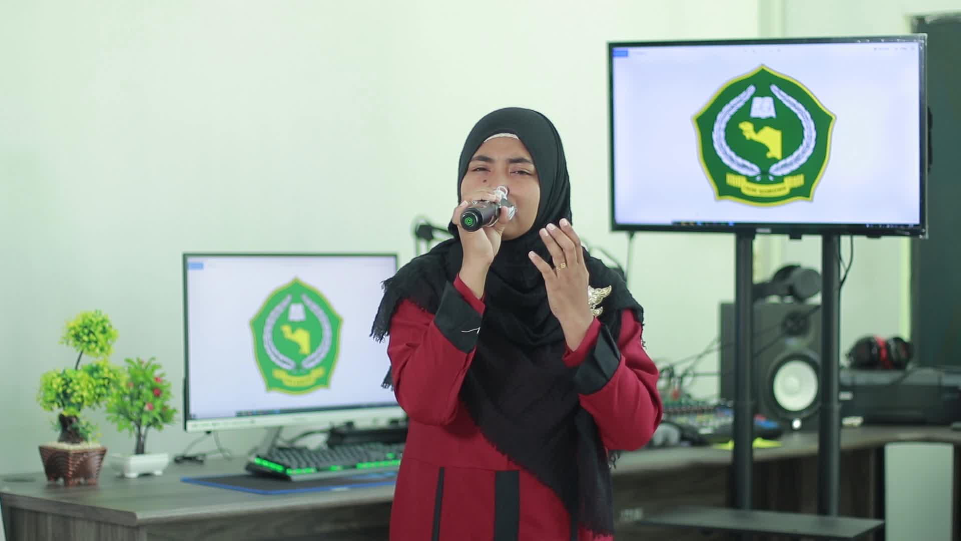 MARYAM KELUY-19 Tahun-IAIN SORONG.Prov.Papua Barat-Lagu: A'TOUNA EL TOUFOULE #voiceoframadangtv