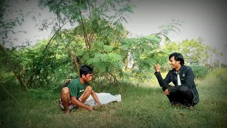 Judul : Saling Mengeluh  Nama: Osnon (Umur 23)  Dan Gober (Umur 20) Asal Kota: Karawang  Nama Grup: Gonon