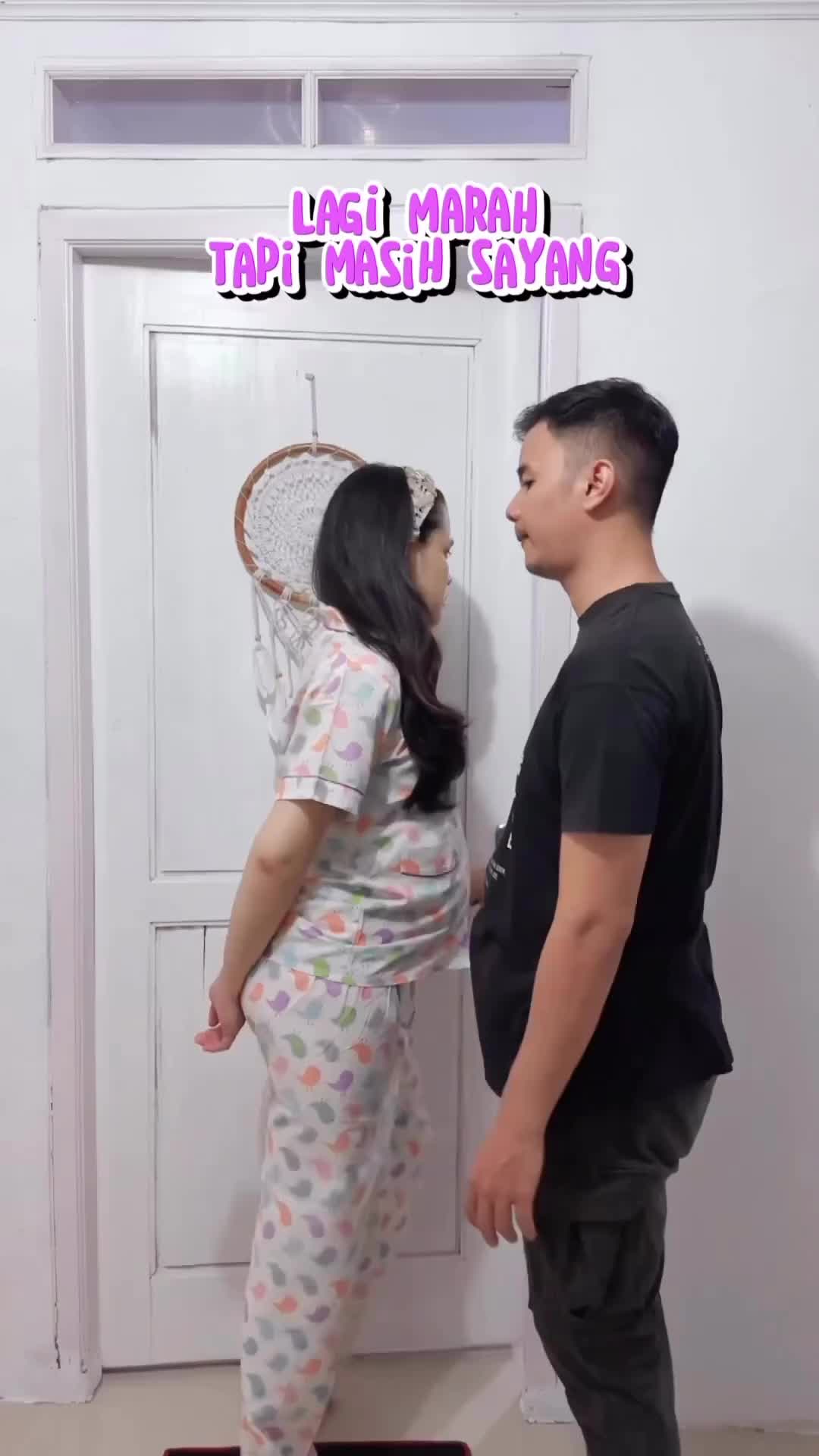 Pernah gini juga gak bun kalo lagi ngambek sama pasangan? ? Lucu banget 